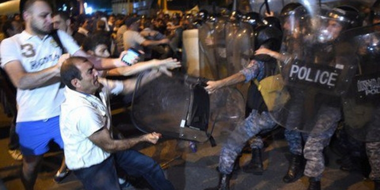 Все захватчики здания полиции в столице Армении арестованы