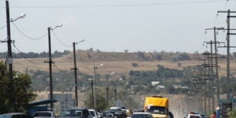 Правозащитники сообщили о блокпостах с автоматчиками возле Керченской переправы