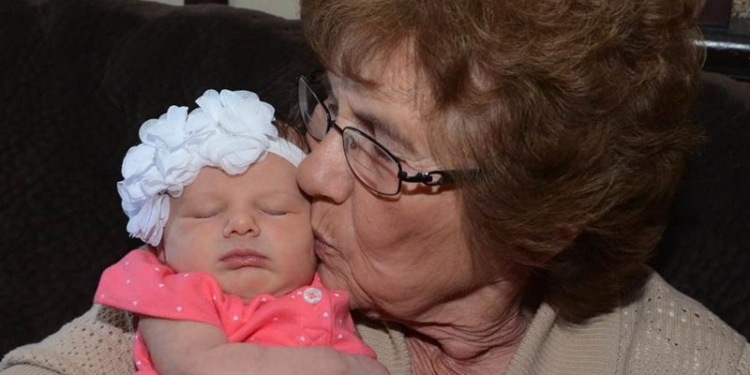 Двойная дата: у 86-летней американки родился 86-й правнук