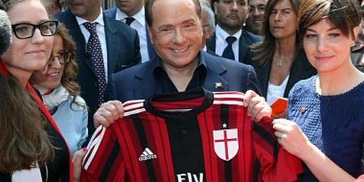 Берлускони продал футбольный клуб «Милан» китайцам за 740 миллионов евро