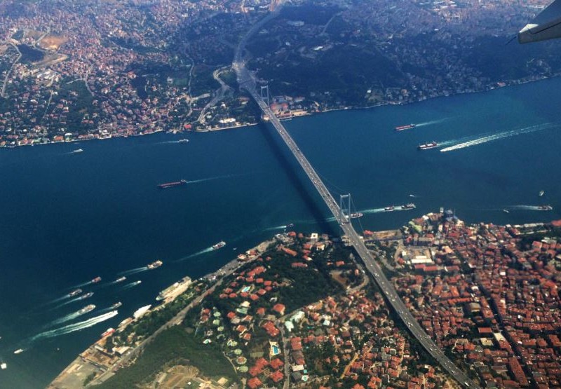 Турция закрыла пролив Босфор после обнаружения похожего на мину объекта, — СМИ