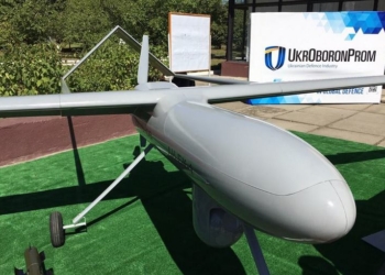 “Укроборонпром” презентовал Турчинову новый беспилотник и дистанционно управляемый БТР