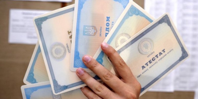 Выпускники украинских школ уже не так рьяно желают учиться за границей