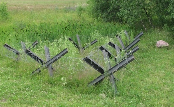 На админгранице с Крымом в Херсонской области поставят противотанковые ежи