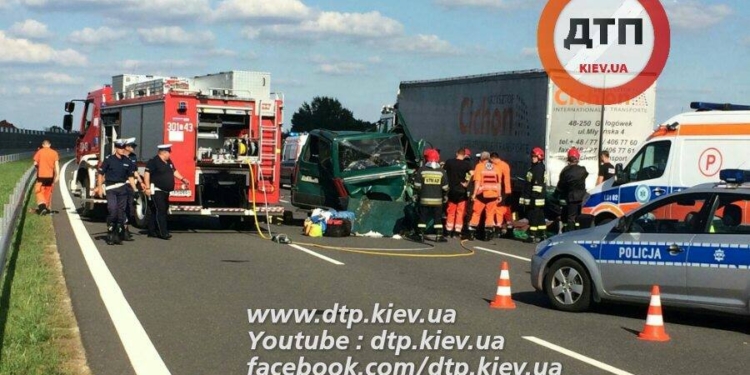Украинский микроавтобус попал в ДТП в Польше, есть погибшие