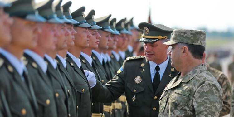 “Елки” и “волки”. Новая украинская форма: английский стиль, белорусская ткань