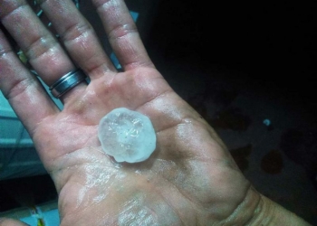 В Полтаве разгулялась стихия: мощный ливень и град размером с грецкий орех