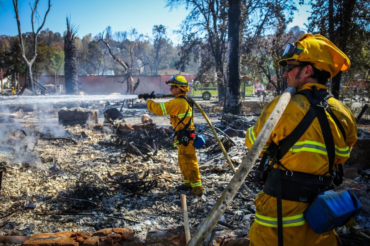 Чрезвычайное положение. Калифорния в огне, сгорело около 200 домов