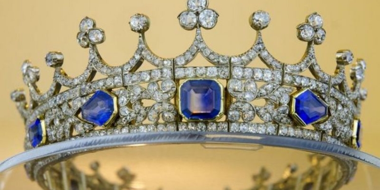 В Великобритании пытаются помешать продаже за границу свадебной короны королевы  Виктории
