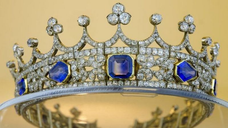 В Великобритании пытаются помешать продаже за границу свадебной короны королевы Виктории 2