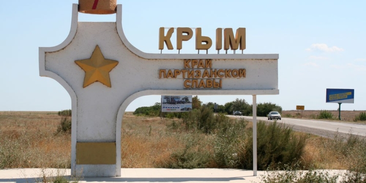 СМИ РФ: На границе с Крымом в бою ранены 10 российских военных