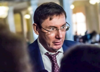 “Отец, почему ничего не меняется в стране”? Интервью Юрия Луценко зарубежным СМИ