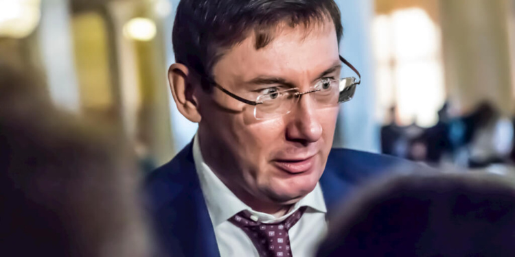 “Отец, почему ничего не меняется в стране”? Интервью Юрия Луценко зарубежным СМИ