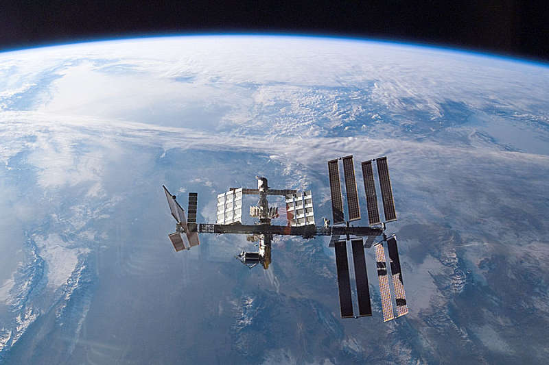 Космонавты сообщили, что утечка воздуха на МКС до сих пор продолжается 1