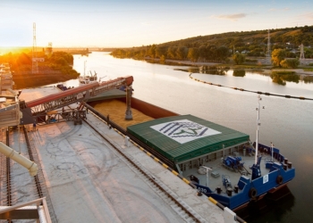 «НІБУЛОН» відновлює судноплавство: вперше за чверть століття до м. Вознесенська прийшов вантажний флот