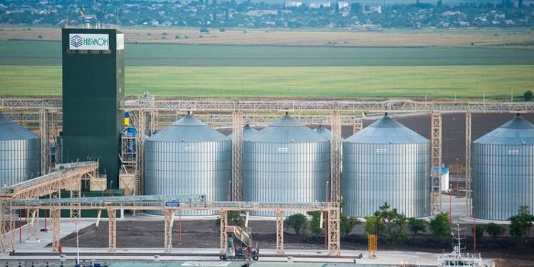 «НІБУЛОН» відновлює судноплавство: вперше за чверть століття до м. Вознесенська прийшов вантажний флот