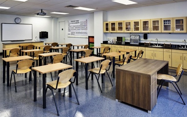 Мужской поступок. В США бывший ученик отсудил у школы $6 млн. за то, что его совратила учительница