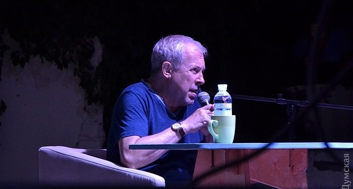 Толпа на Макаревича. В Одессе произошла потасовка из-за опального музыканта