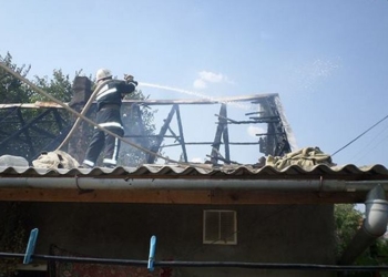 За один день дважды горели крыши жилых домов на Николаевщине