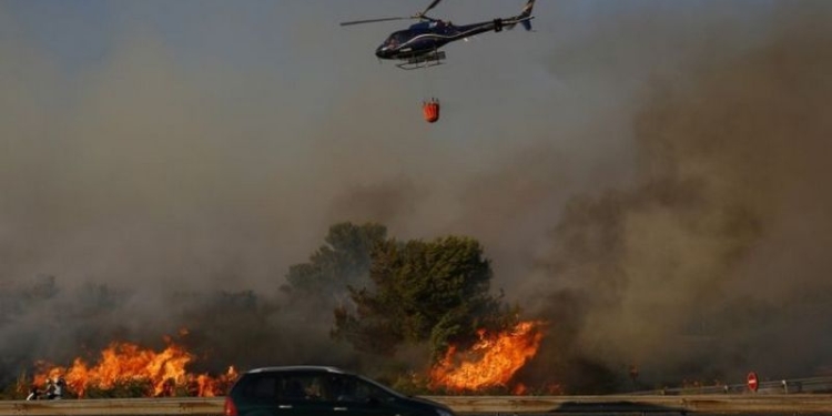 Лесные пожары на юге Франции подступили к Марселю
