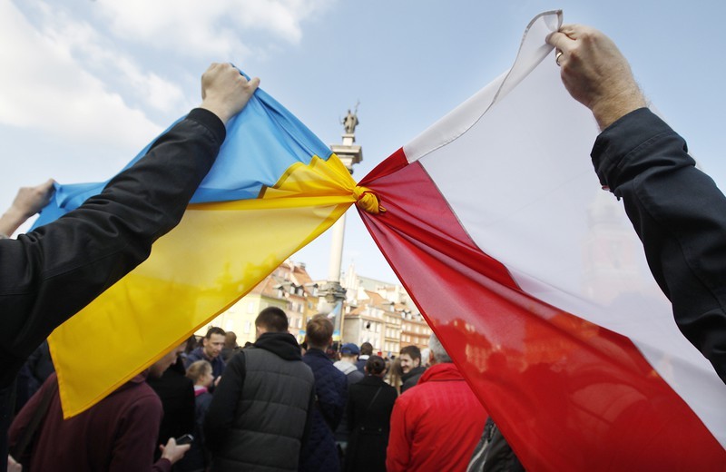 МИД Польши пригрозил запретить въезд украинцам с антипольскими взглядами 1