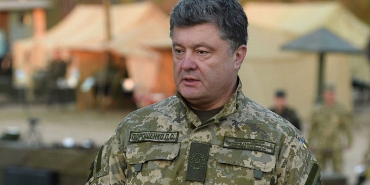 Порошенко поручил привести в усиленную боеготовность все силы на границе с Крымом и на Донбассе