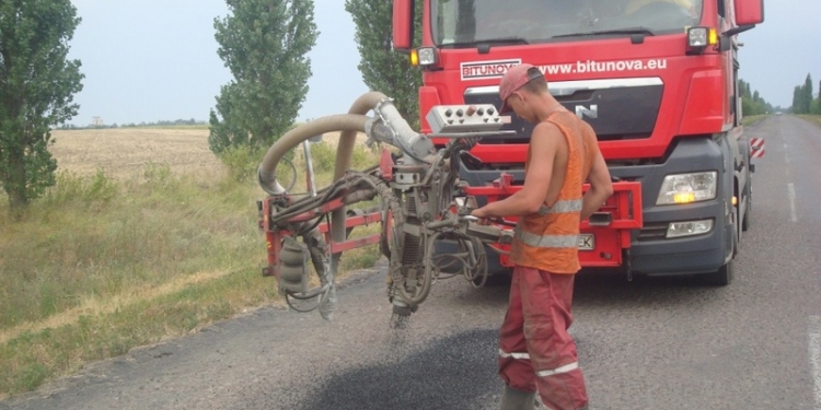 За неделю на дорогах Николаевщины ликвидировано почти 4,5 тыс.кв.м ям