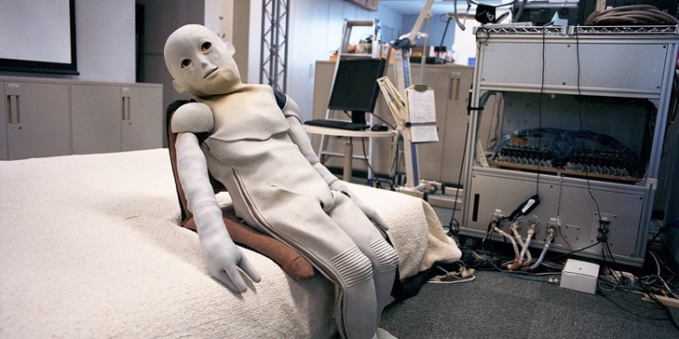 Лаборатория, где производят человекоподобных роботов