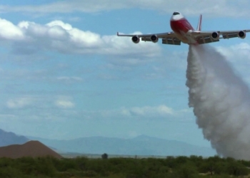 Крупнейший в мире пожарный самолёт: эффектное видео