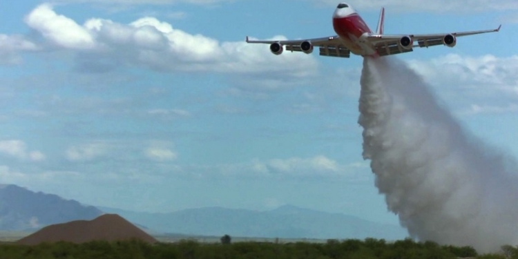 Крупнейший в мире пожарный самолёт: эффектное видео
