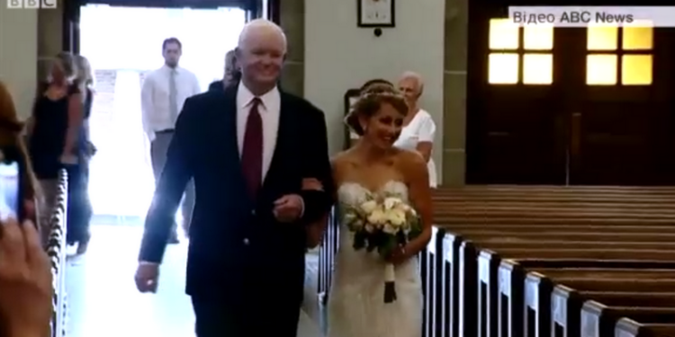 Невесту провел к алтарю человек с сердцем ее отца