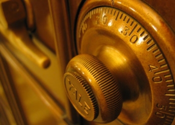 Суд разрешил следователям вскрыть сейф Павла Шеремета в “Сбербанке России”