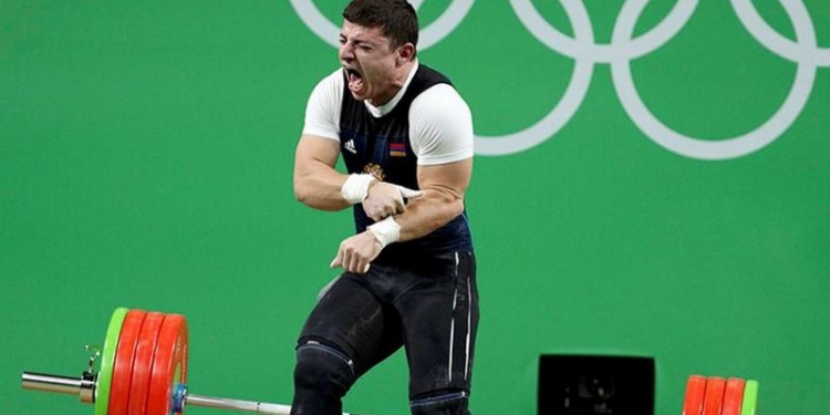 Список жертв Олимпиады растет: армянский штангист сломал локоть во время выступления