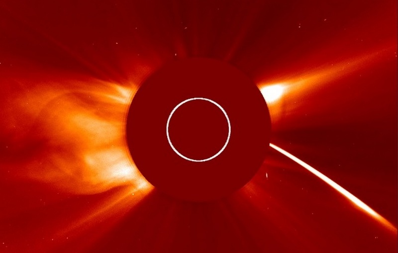 Ученые представили видео разорванной Солнцем кометы 1