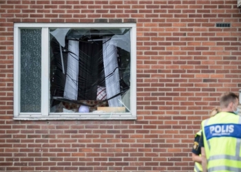 В Швеции 8-летний ребенок погиб от брошенной в окно гранаты