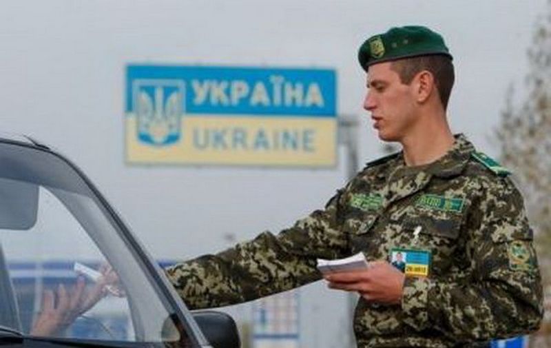 Российский оппозиционный писатель попросил политическое убежище в Украине 1