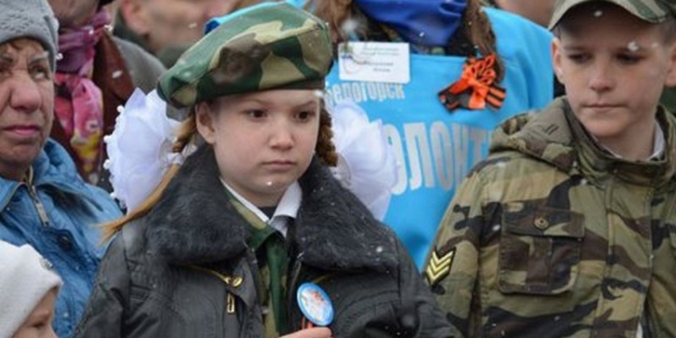 В России создали военно-патриотическое движение “Юнармия”, в которую вступило уже 12 тысяч человек