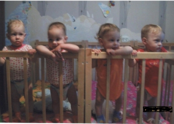 Власть власти рознь. В Одессе матери 5 близнецов мэрия подарила 5-комнатную квартиру. В Николаеве первая в городе четверня ютится в однокомнатной