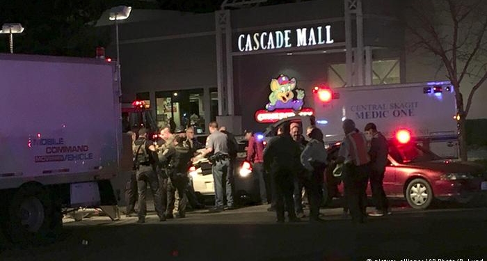 В США при стрельбе в торговом центре погибли 4 человека