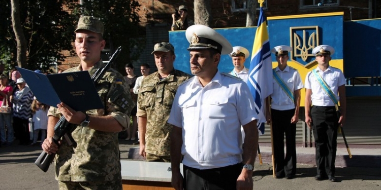 Почти 70 военнослужащих службы по контракту присягнули на верность народу Украины в 198 Центре ВМС Украины в Николаеве