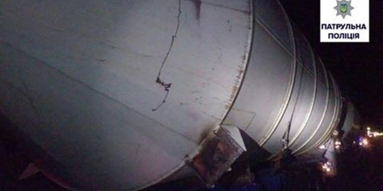 А мы хотим, чтобы на Николаевщине дороги были… Патрульные «засекли» фуры с совсем уж негабаритным грузом