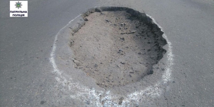 Патрульные Николаева пересчитали ямы на городских дорогах и определили самые аварийные участки. Не все, конечно