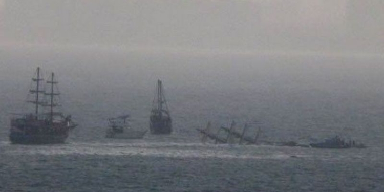 У берегов Анталии в нескольких километрах от берега затонуло туристическое судно