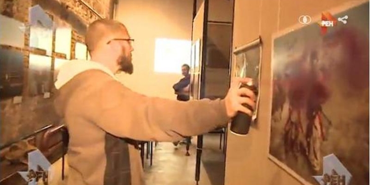 В Москве испортили фотовыставку, посвященную украинским военным, погибшим на Донбассе