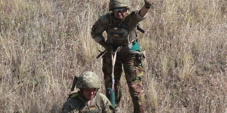 «Крылатая пехота» осуществила беспарашютное десантирование с вертолета Ми-8