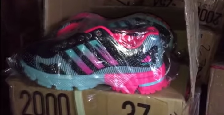 На одесском рынке “Седьмой километр” искали контрафакт. Изъяли обувь на 15 млн.грн.