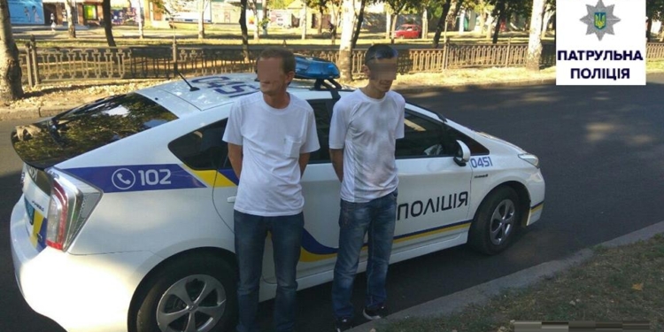 В Николаеве патрульные остановили спешащих с наркотиками