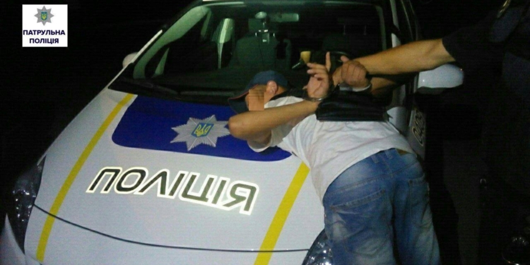 В Николаеве патрульные с помощью бдительного горожанина задержали автоворов