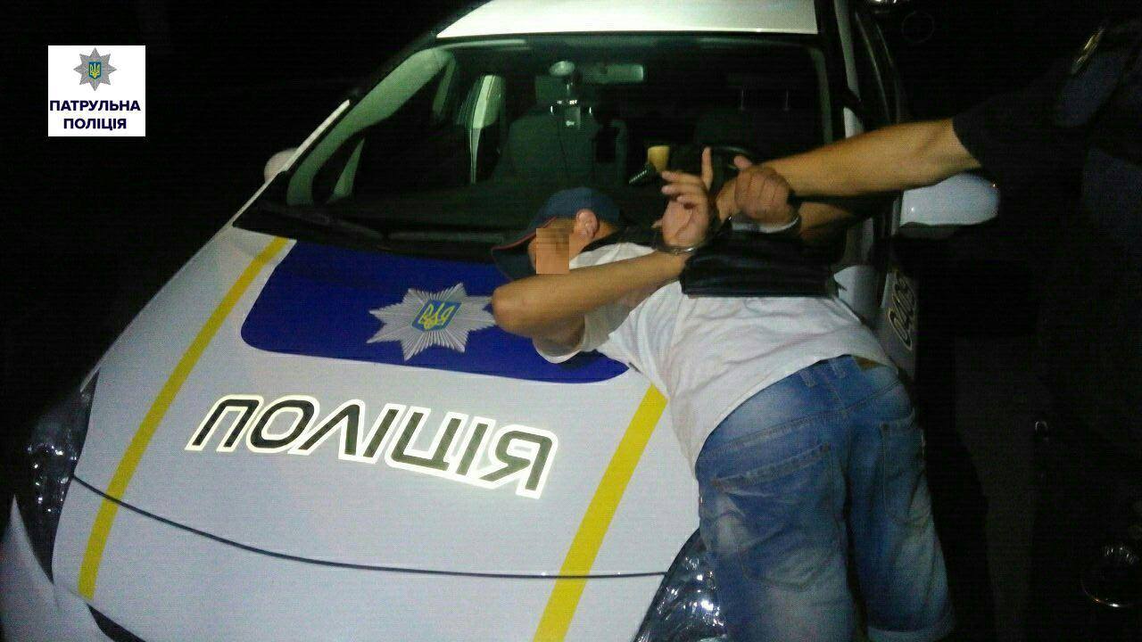 В Николаеве патрульные с помощью бдительного горожанина задержали автоворов