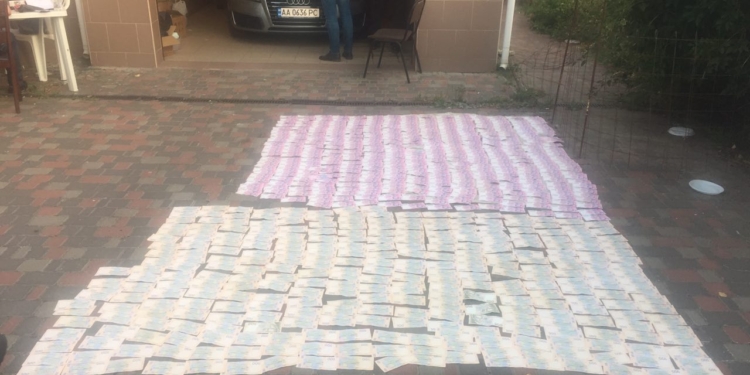 Луценко объявил войну наркомафии: 57 обысков в 4 городах, изъяли много денег, наркотиков и оружия